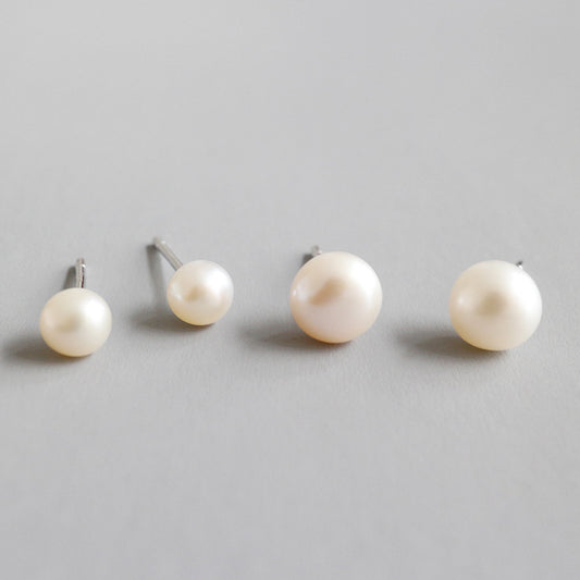 Silver Pearl Minimalist Earring Stud