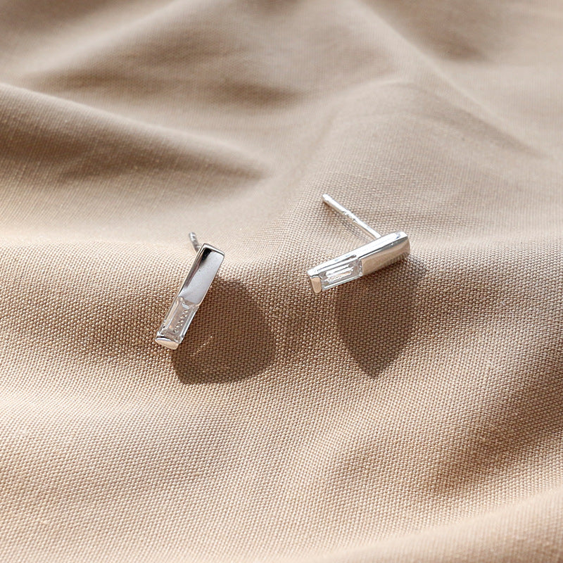 Silver Pearl Minimalist Earring Stud