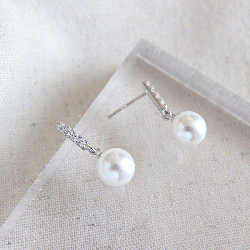 Silver Pearl Minimalist Earring Stud