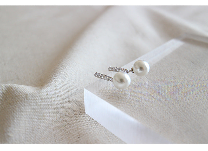 Silver Pearl Minimalist Earring Stud