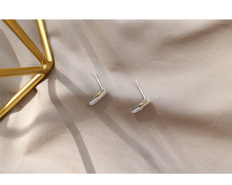 Silver Pearl Minimalist Earring Stud