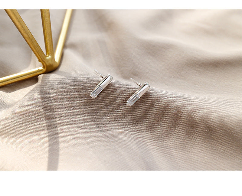 Silver Pearl Minimalist Earring Stud