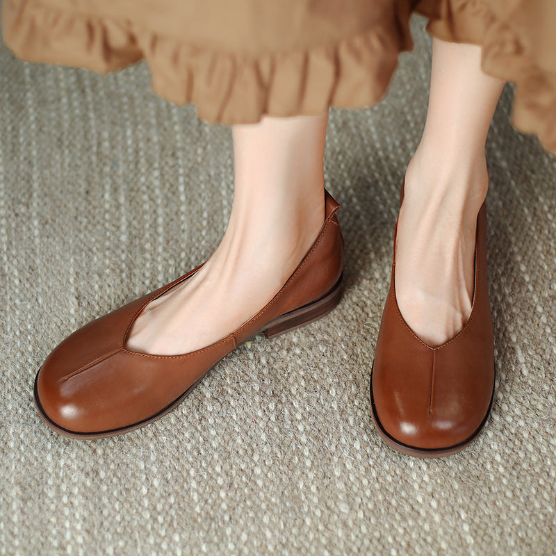 V Mouth Round Leather Ballerina Flats